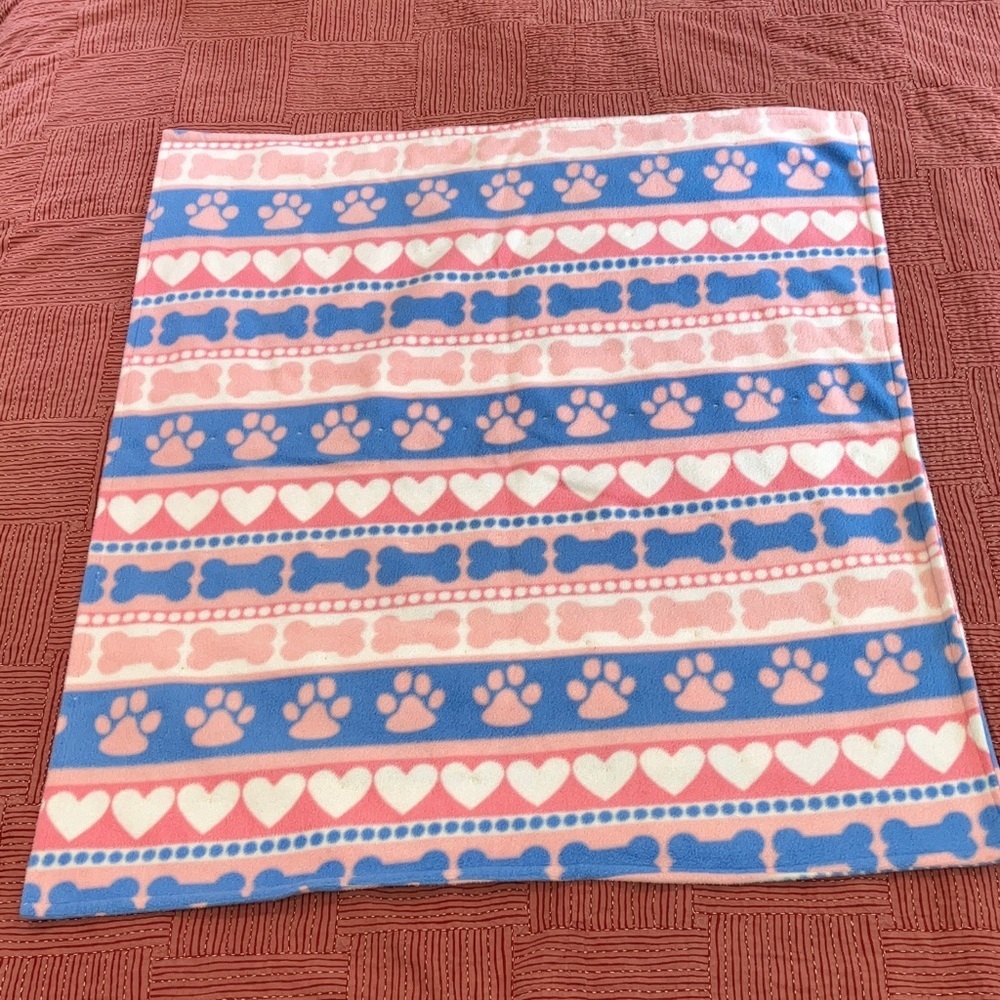 Cozy fleece Pet Blanket with Paw bone and Heart Design - Pink and Blue